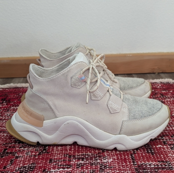 Sorel Women's Kinetic RNEGD Caribou Boot in the color Chalk/Canoe Size 8 - Picture 2 of 8